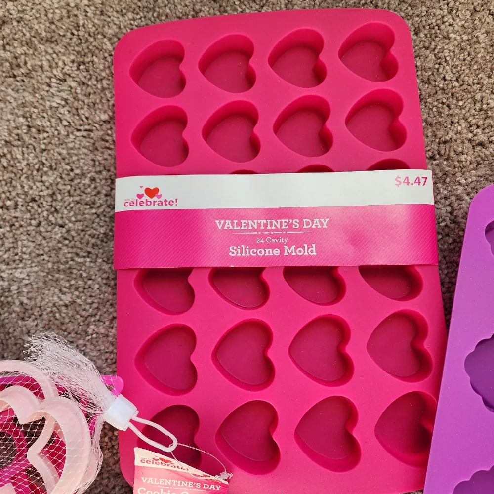 Valentine's Bakers Silicone Molds, Cookir Cutters And More